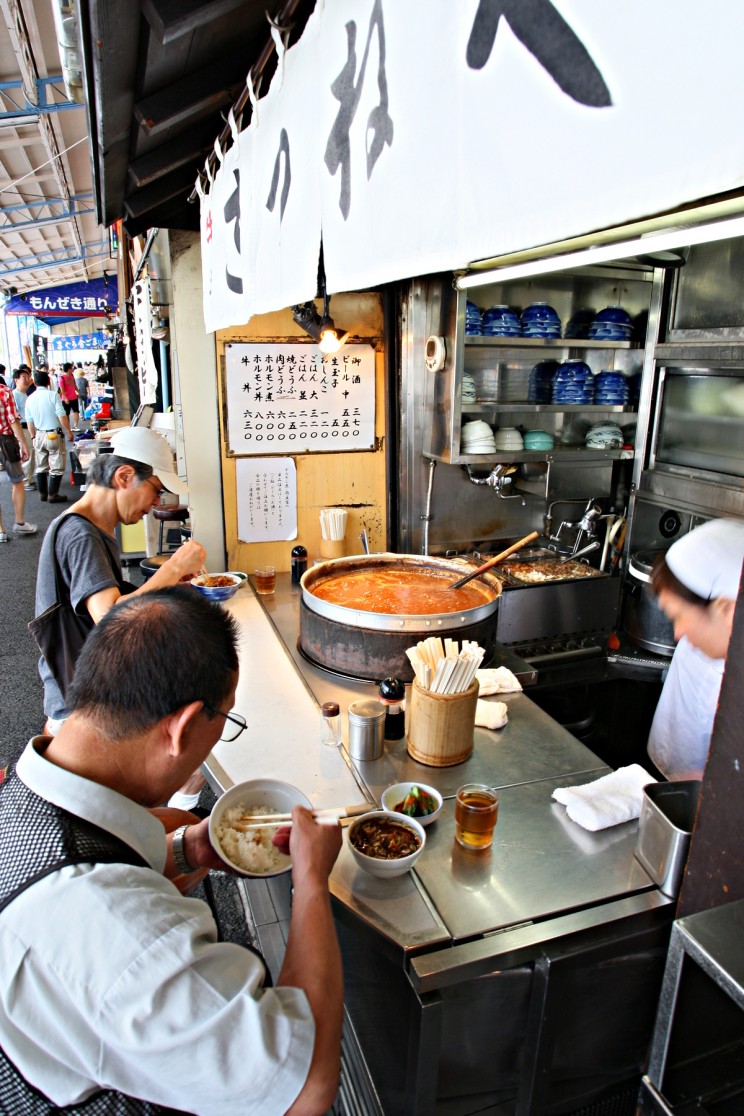 Kitsuneya (きつねや) obrzeża zewnętrzny targu Tsukiji (Tsukiji-shijō), Tokio, Japonia