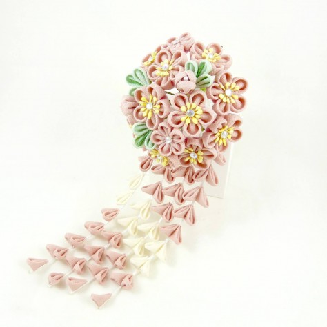 Hana Tsumami Kanzashi by Wisteria Gardens
