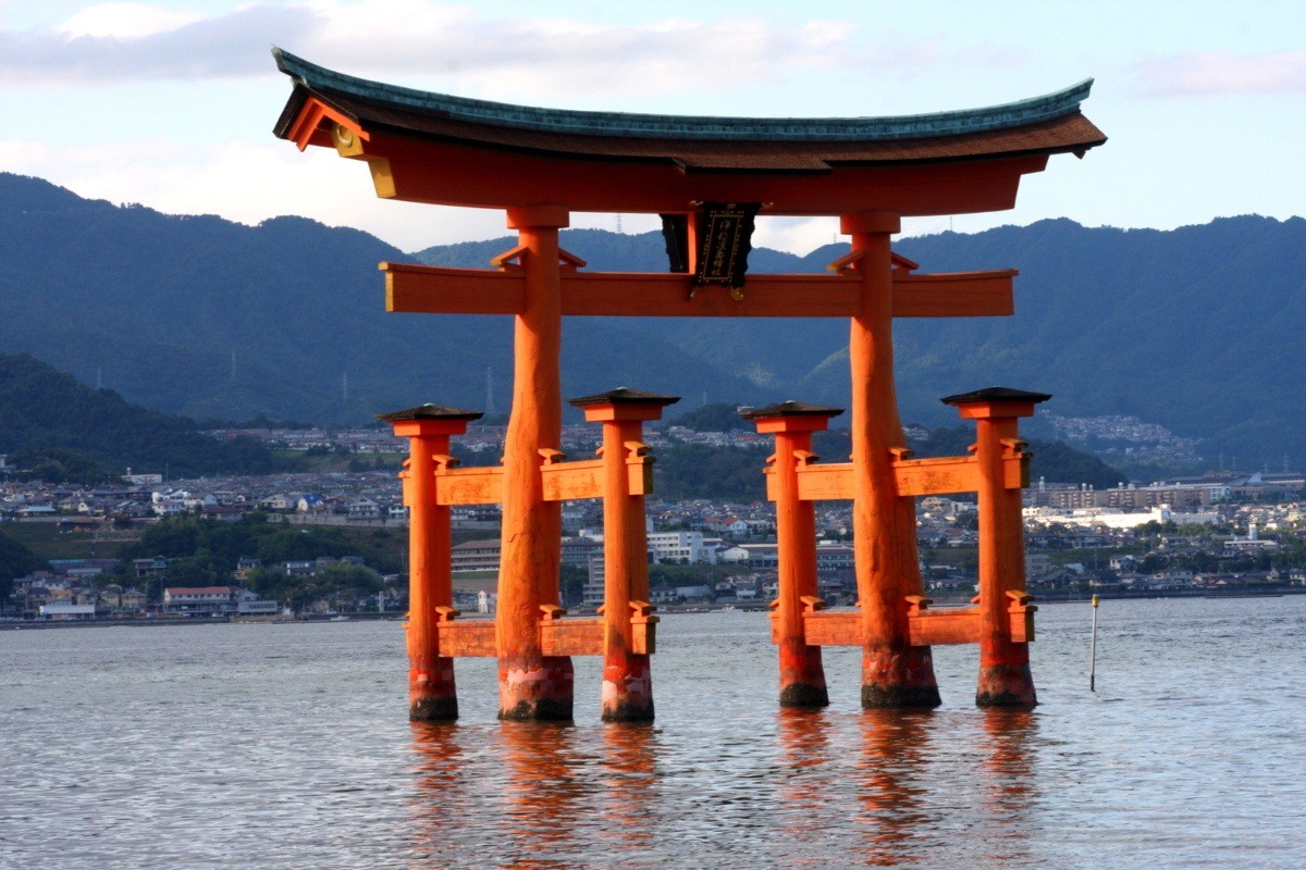 Świątynia Itsukushima-jinja (Miyajima) i pływająca brama torii