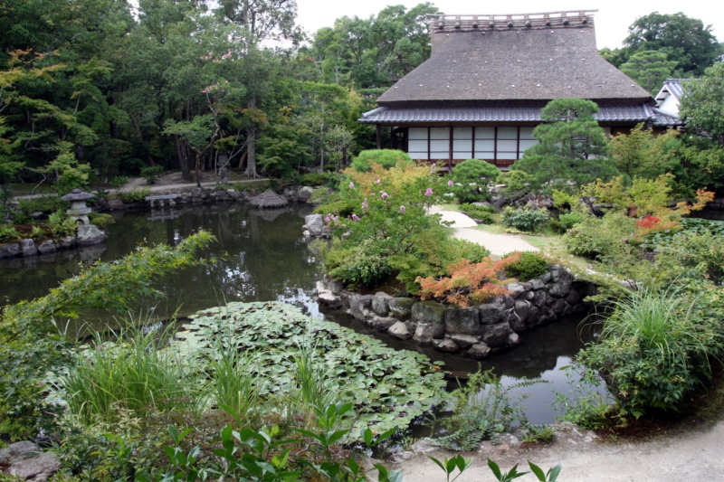 Najpiękniejsze ogrody japońskie w Japonii: ogród Yoshiki-en Yoshikien (吉城園), Nara, prefektura Nara, Japonia