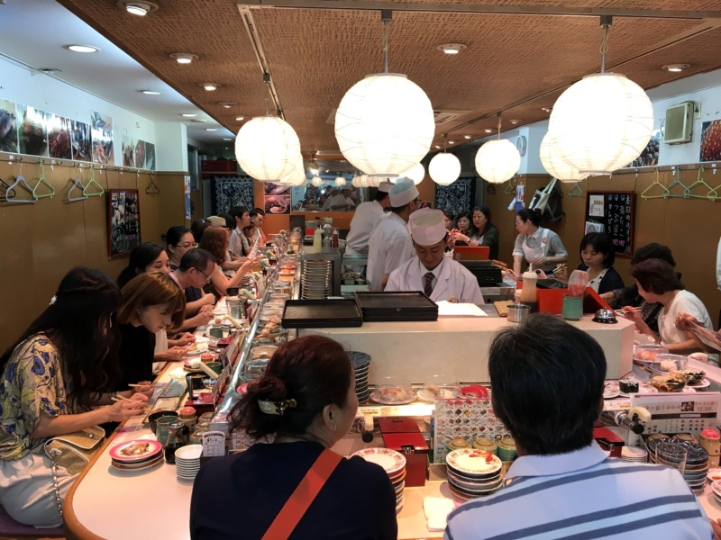 Sushi Zanmai Tsukiji - sala z taśmą (kaiten zushi)
