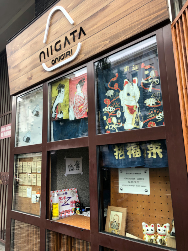 Niigata Onigiri - okienko przy Noakowskiego