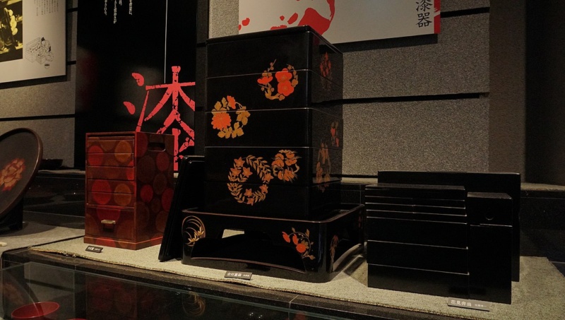 Lakierowane pudełka jubako Kawatsura w Akita Furusato-mura