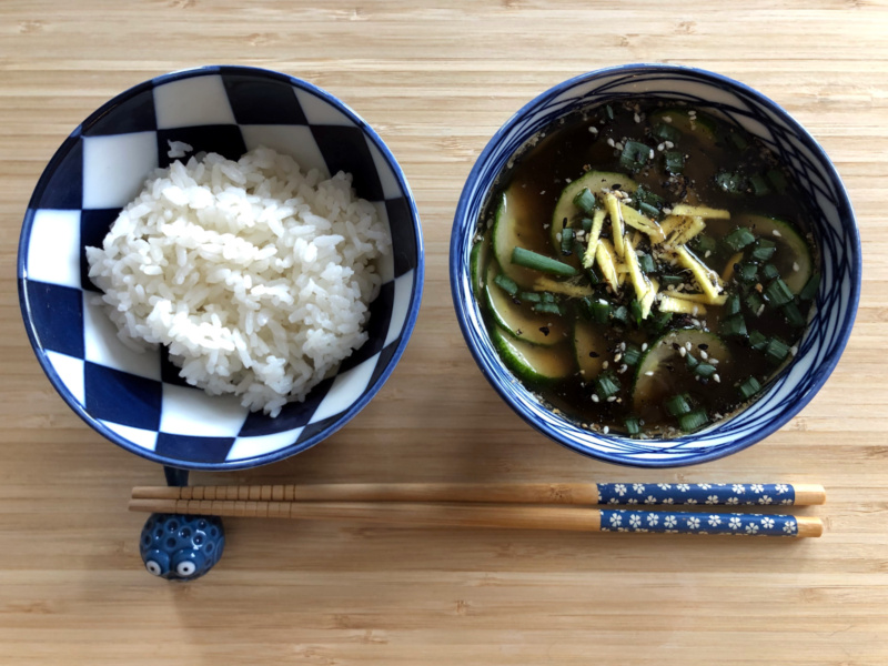 Przepis na zupę miso shiru na zimno (hiyajiru)