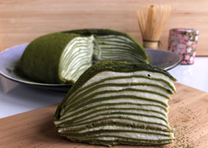 Matcha mille crepe - japoński tort naleśnikowy z zieloną herbatą (przepis)